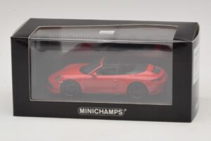 Porsche 911 991.1 Carrera 4 GTS Cabriolet Rouge Minichamps 1:43 410067330 Métal — image 5 sur 5