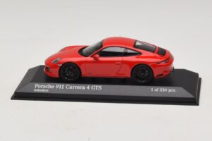 Porsche 911 991.2 Carrera 4 GTS Rouge Minichamps 1:43 410067320 Métal