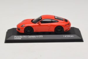 Porsche 911 991.2 Carrera 4 GTS Orange Minichamps 1:43 410067321 Métal