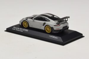 Porsche 911 991.2 GT2 RS Weissach Package Chalk Minichamps 1:43 410067220 Diecast — image 3 sur 5