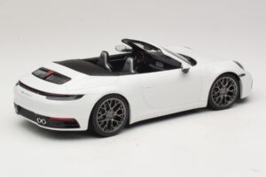 Porsche 911 992 Carrera 4S Cabriolet Blanc Minichamps 1:18 155067330 Métal — image 2 sur 6