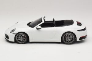 Porsche 911 992 Carrera 4S Cabriolet Blanc Minichamps 1:18 155067330 Métal — image 3 sur 6