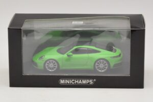 Porsche 911 992 Carrera 4S Vert Minichamps 1:43 410069322 Métal — image 5 sur 5