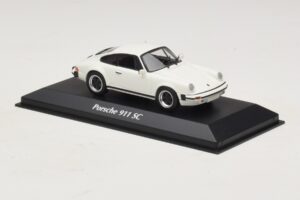 Porsche 911 SC Blanc Maxichamps 1:43 940062020 Diecast — image 3 sur 5