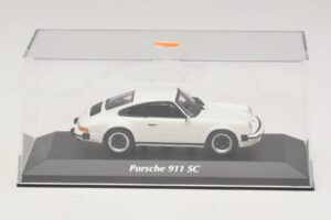 Porsche 911 SC Blanc Maxichamps 1:43 940062020 Diecast — image 4 sur 5