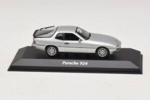 Porsche 924 Argent Maxichamps 1:43 940062120 Diecast