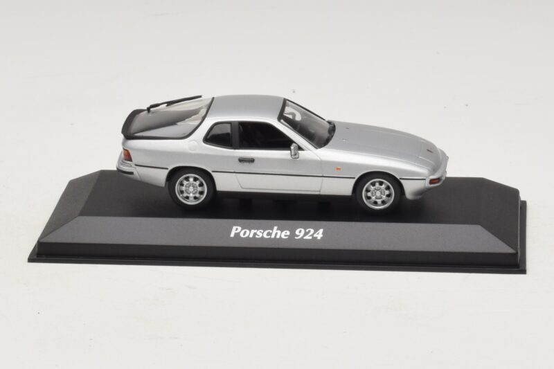 Porsche 924 Argent Maxichamps 1:43 940062120 Diecast