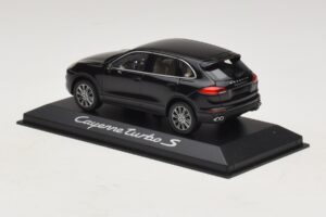 Porsche Cayenne 958 Turbo S Noir Minichamps 1:43 WAP0200220E Métal — image 3 sur 5