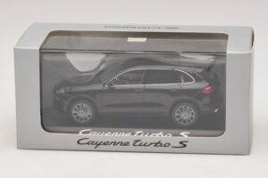 Porsche Cayenne 958 Turbo S Noir Minichamps 1:43 WAP0200220E Métal — image 5 sur 5