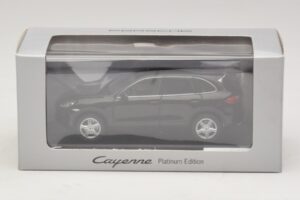 Porsche Cayenne 9PA Édition Platine Noir Minichamps 1:43 WAP0200160E Métal — image 5 sur 5