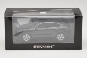 Porsche Cayenne Noir Métallisé Minichamps 1:43 410066301 Métal — image 5 sur 5