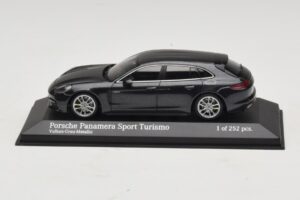 Porsche Panamera 971 4 E-Hybrid Sport Turismo Gris Minichamps 1:43 410066112 Diecast
