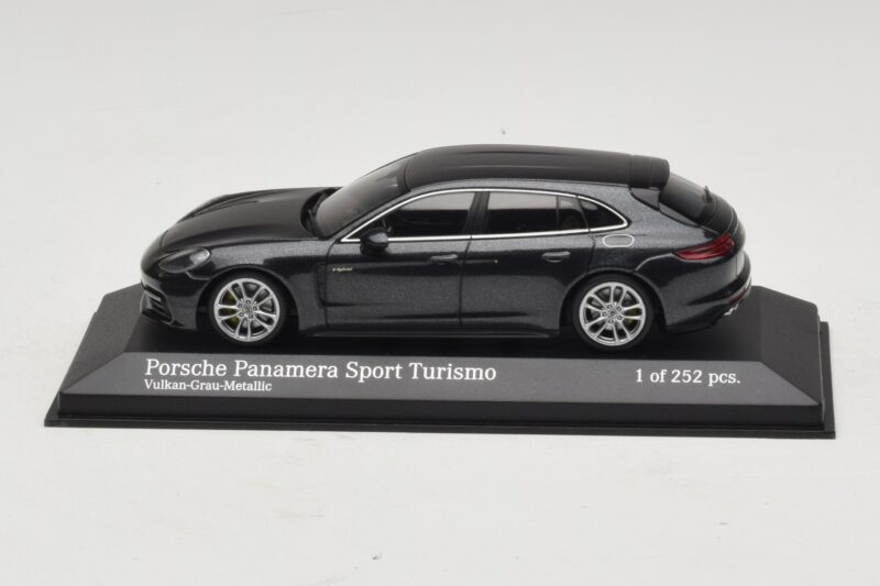 Porsche Panamera 971 4 E-Hybrid Sport Turismo Gris Minichamps 1:43 410066112 Diecast