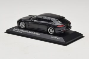 Porsche Panamera 971 4 E-Hybrid Sport Turismo Gris Minichamps 1:43 410066112 Diecast — image 3 sur 5