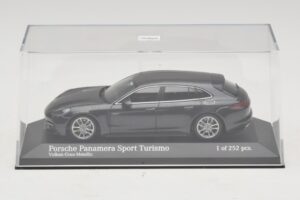 Porsche Panamera 971 4 E-Hybrid Sport Turismo Gris Minichamps 1:43 410066112 Diecast — image 4 sur 5
