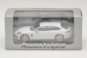 Porsche Panamera 971 4 E-Hybrid Blanc Minichamps 1:43 WAP0207620H Métal — image 5 sur 5