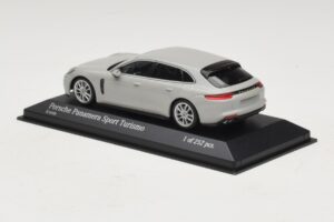 Porsche Panamera 971 Sport Turismo 4E-Hybrid Gris Minichamps 1:43 410066114 Métal — image 3 sur 5
