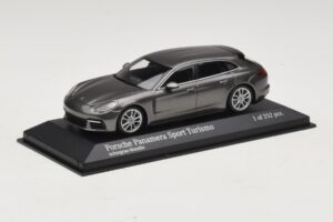 Porsche Panamera 971 Sport Turismo 4S Gris Minichamps 1:43 410066111 Métal — image 2 sur 5