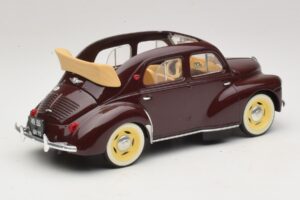 Renault 4CV Marron Solido 1:18 8048 Métal — image 2 sur 6