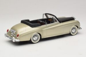 Rolls-Royce Silver Cloud II Argent Solido 1:18 8006 Métal — image 2 sur 6