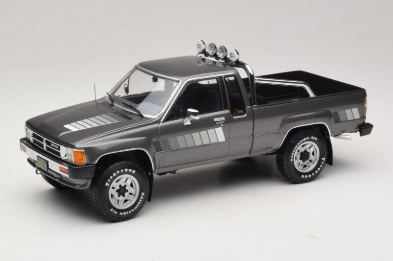 Toyota Hilux N50 Xtra Cab 4x4 Gris Métallisé KK-Scale 1:18 KKDC181563 Métal