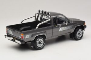 Toyota Hilux N50 Xtra Cab 4x4 Gris Métallisé KK-Scale 1:18 KKDC181563 Métal — image 2 sur 6
