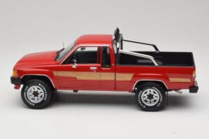 Toyota Hilux N50 Xtra Cab 4x4 Rouge KK-Scale 1:18 KKDC181562 Métal — image 3 sur 6
