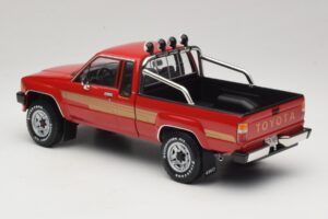 Toyota Hilux N50 Xtra Cab 4x4 Rouge KK-Scale 1:18 KKDC181562 Métal — image 5 sur 6