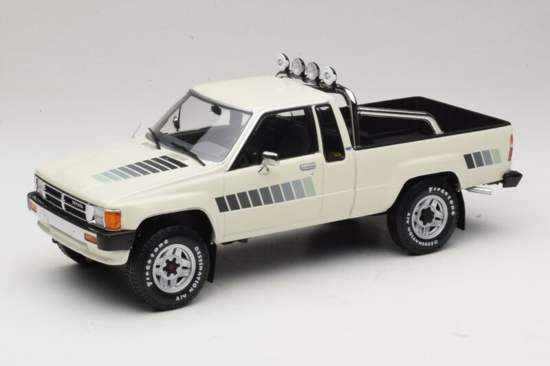 Toyota Hilux N50 Xtra Cab 4x4 Blanc KK-Scale 1:18 KKDC181564 Métal