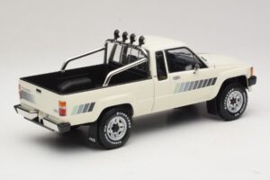 Toyota Hilux N50 Xtra Cab 4x4 Blanc KK-Scale 1:18 KKDC181564 Métal — image 2 sur 6