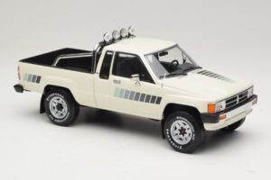 Toyota Hilux N50 Xtra Cab 4x4 Blanc KK-Scale 1:18 KKDC181564 Métal — image 4 sur 6