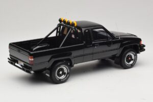Toyota Hilux N60 SR5 Back to the Future II Noir Brillant Otto 1:18 OT481 Résine — image 2 sur 6