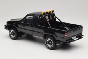Toyota Hilux N60 SR5 Back to the Future II Noir Brillant Otto 1:18 OT481 Résine — image 5 sur 6