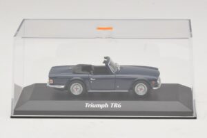 Triumph TR6 Bleu Foncé Maxichamps 1:43 940132570 Diecast — image 4 sur 5