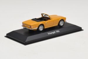 Triumph TR6 Orange Maxichamps 1:43 940132571 Métal — image 2 sur 5
