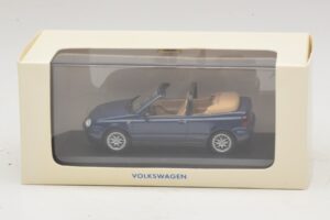 Volkswagen Golf Mk4 Cabriolet Bleu Édition Concessionnaire Minichamps 1:43 GOLF005 Métal — image 5 sur 5