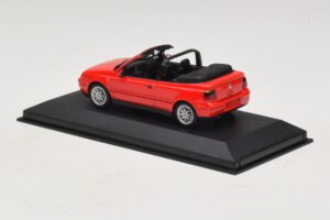Volkswagen Golf Mk4 Cabriolet Rouge Édition Concessionnaire Minichamps 1:43 GOLF006 Métal — image 3 sur 5