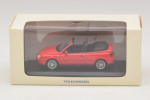 Volkswagen Golf Mk4 Cabriolet Rouge Édition Concessionnaire Minichamps 1:43 GOLF006 Métal — image 5 sur 5