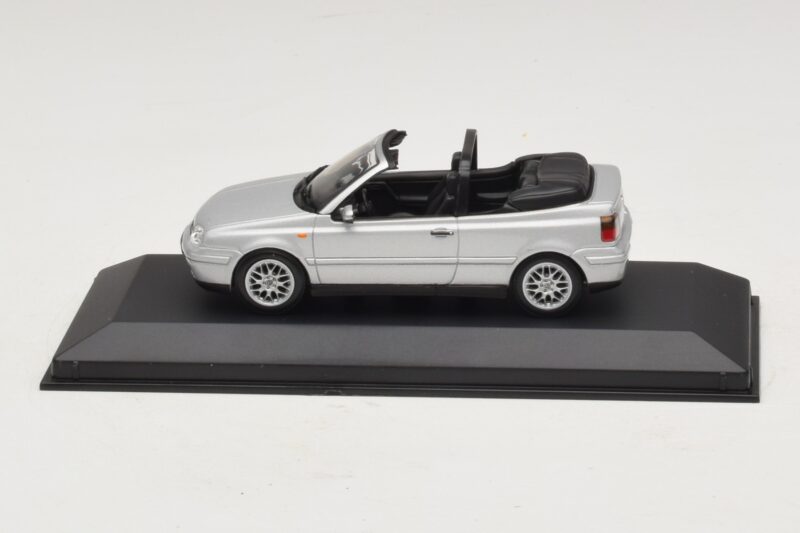Volkswagen Golf Mk4 Cabriolet Argent Édition Concessionnaire Minichamps 1:43 GOLF004 Métal