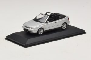 Volkswagen Golf Mk4 Cabriolet Argent Édition Concessionnaire Minichamps 1:43 GOLF004 Métal — image 2 sur 5