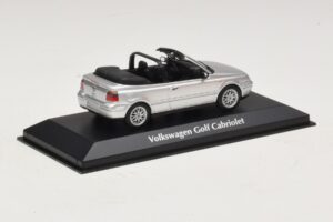 Volkswagen Golf Mk4 Cabriolet Argent Maxichamps 1:43 940058331 Métal — image 2 sur 5