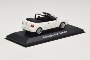 Volkswagen Golf Mk4 Cabriolet Blanc Maxichamps 1:43 940058330 Métal — image 2 sur 5