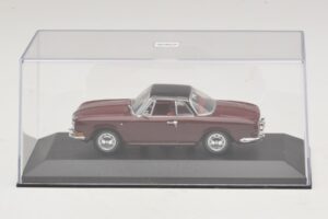Volkswagen Karmann Ghia Rouge Avec Toit Noir Minichamps 1:43 GHIA002 Métal — image 4 sur 5