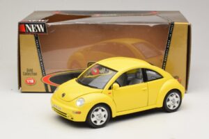 Volkswagen New Beetle A4 Jaune Bburago 1:18 3302 Métal — image 8 sur 8