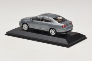 Volkswagen Passat B6 Gris Métallisé Minichamps 1:43 PASSAT006 Métal — image 3 sur 5