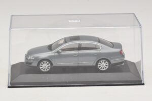 Volkswagen Passat B6 Gris Métallisé Minichamps 1:43 PASSAT006 Métal — image 4 sur 5