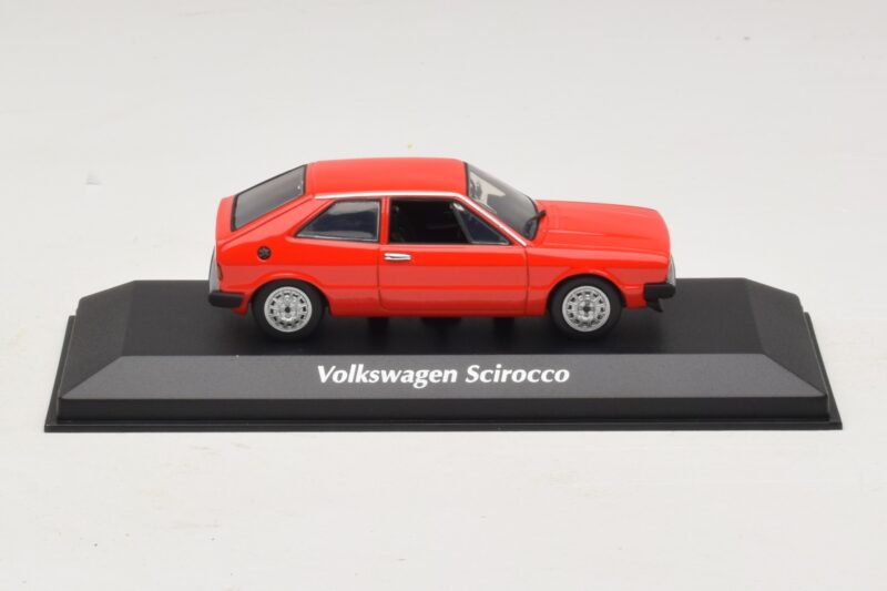 Volkswagen Scirocco Mk1 Rouge Maxichamps 1:43 Volkswagen Scirocco Mk1 Rouge Maxichamps 1:43 940050422 Métal