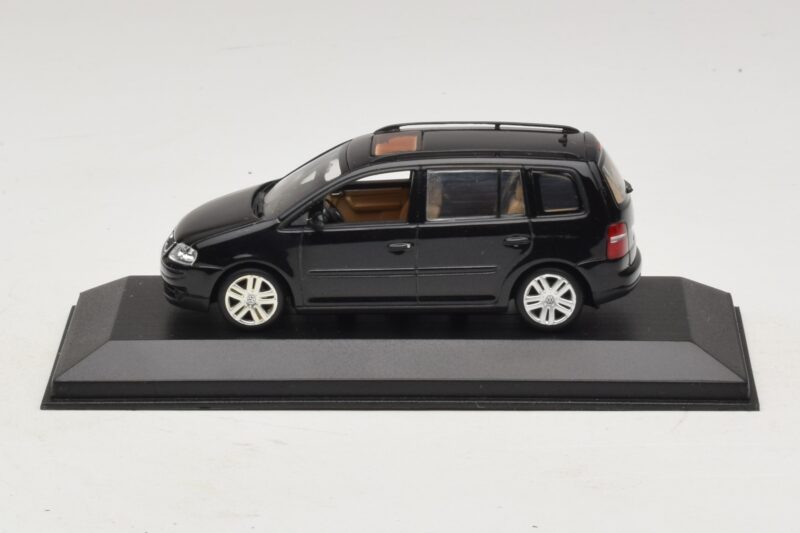 Volkswagen Touran 1T Noir Minichamps 1:43 Volkswagen Touran 1T Noir Minichamps 1:43 TOURAN005 Métal