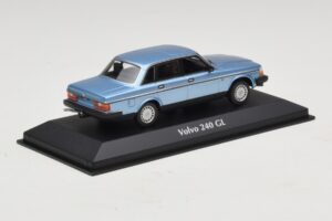 Volvo 240 GL Blue Metallic Maxichamps 1:43 940171400 Diecast — image 2 sur 5