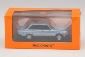 Volvo 240 GL Blue Metallic Maxichamps 1:43 940171400 Diecast — image 5 sur 5